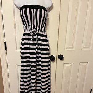 Stylish and comfortable NF black and white striped tube top maxi dress